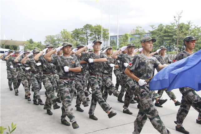 邁科智能舉行2017屆新入職大學(xué)生軍訓(xùn)匯演暨總結(jié)表彰大會(huì)